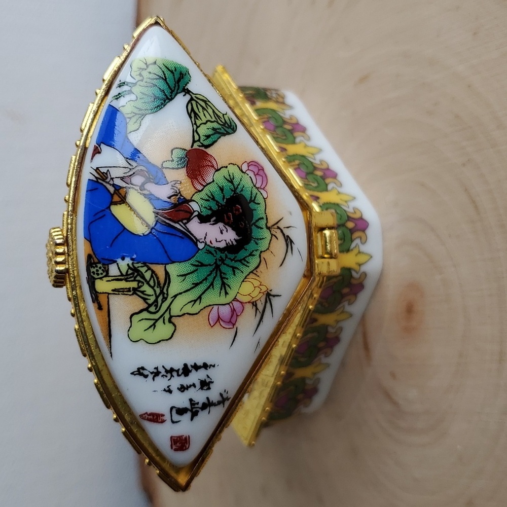 Vintage Asian Design Porcelain Petite Hinged Box Trinket/Pill - Picture 3 of 11